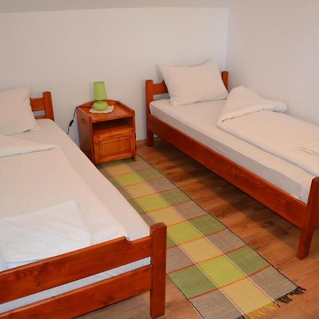 Margareta Vendeghaz Hotel Lupeni  ภายนอก รูปภาพ