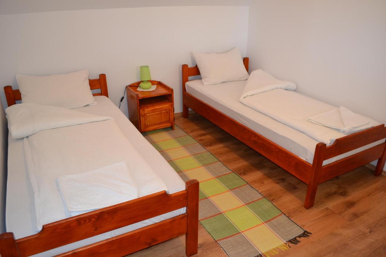 Margareta Vendeghaz Hotel Lupeni  ภายนอก รูปภาพ
