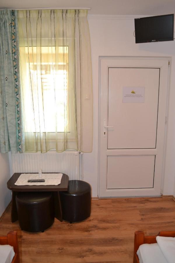 Margareta Vendeghaz Hotel Lupeni  ภายนอก รูปภาพ